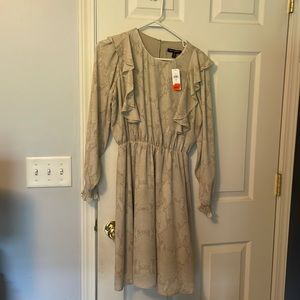 Banan republic ruffled snakeskin cream dress! Never worn!